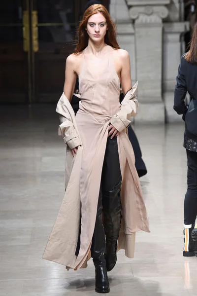 Look 10